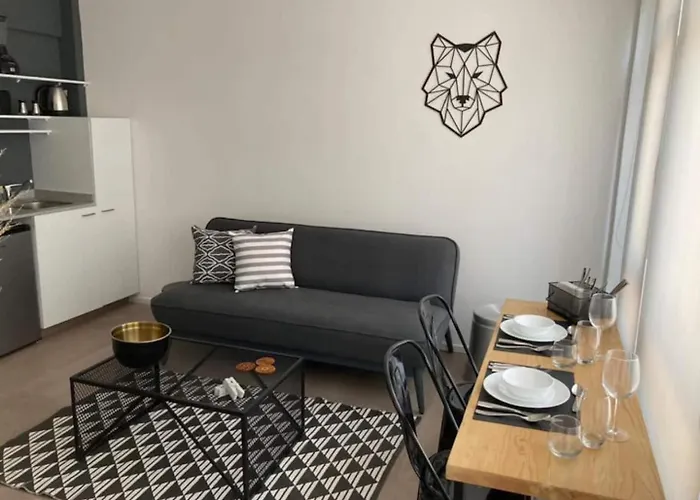 Cozy Steps Away From The Metropolitan Apartamento